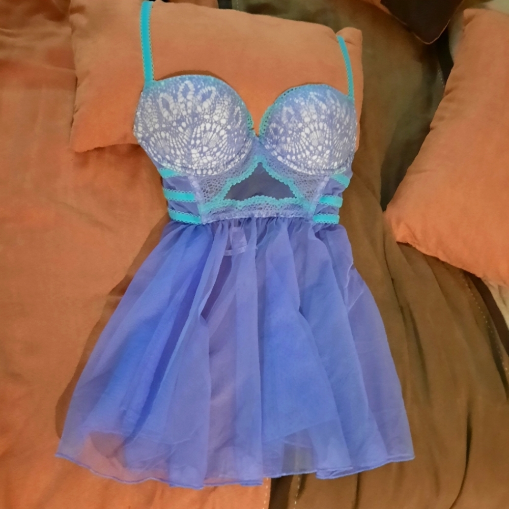 Victoria's Secret 34C Chemise